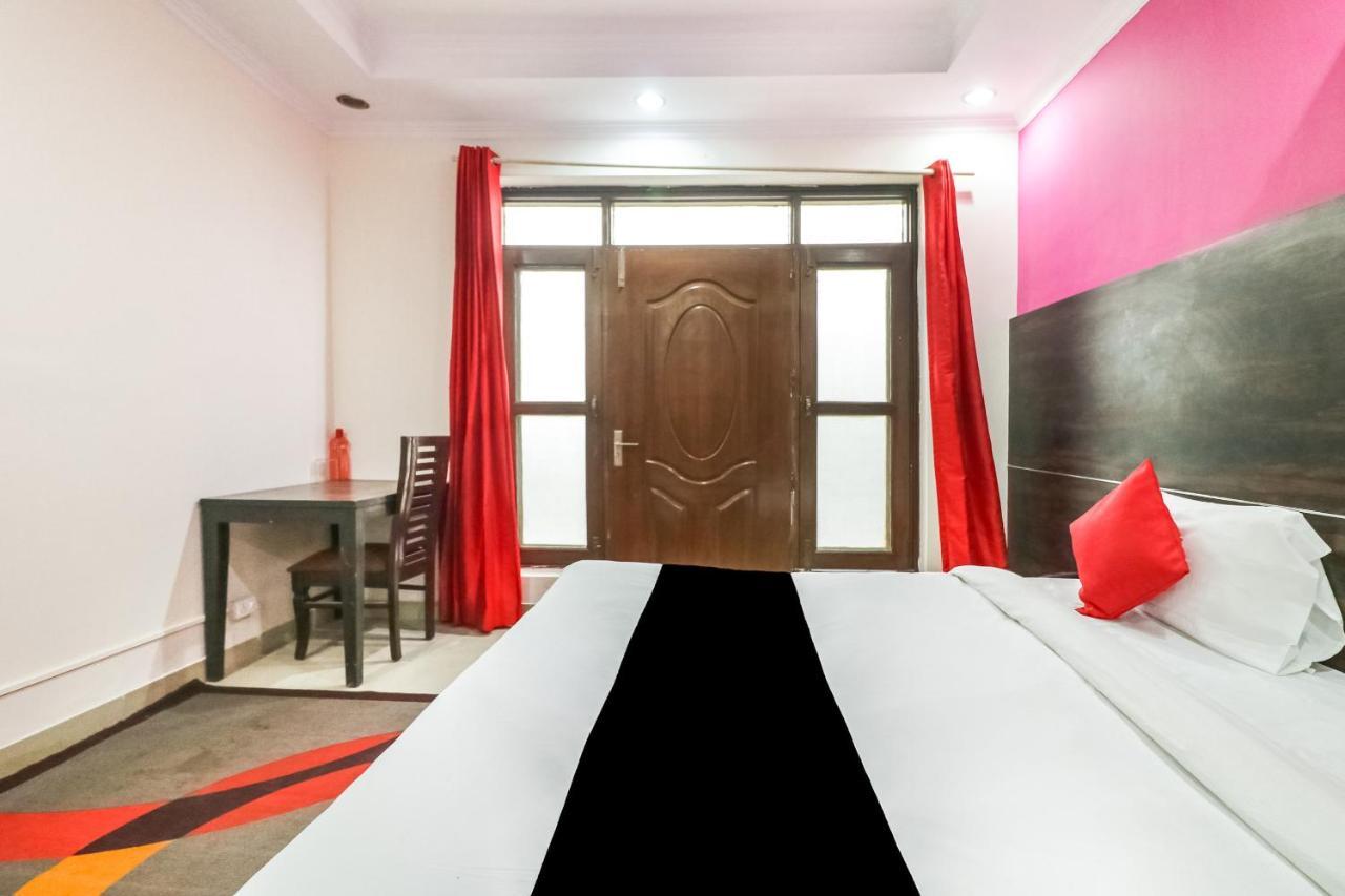 Capital O Hotel Bms Near Appu Ghar Гургаон Экстерьер фото