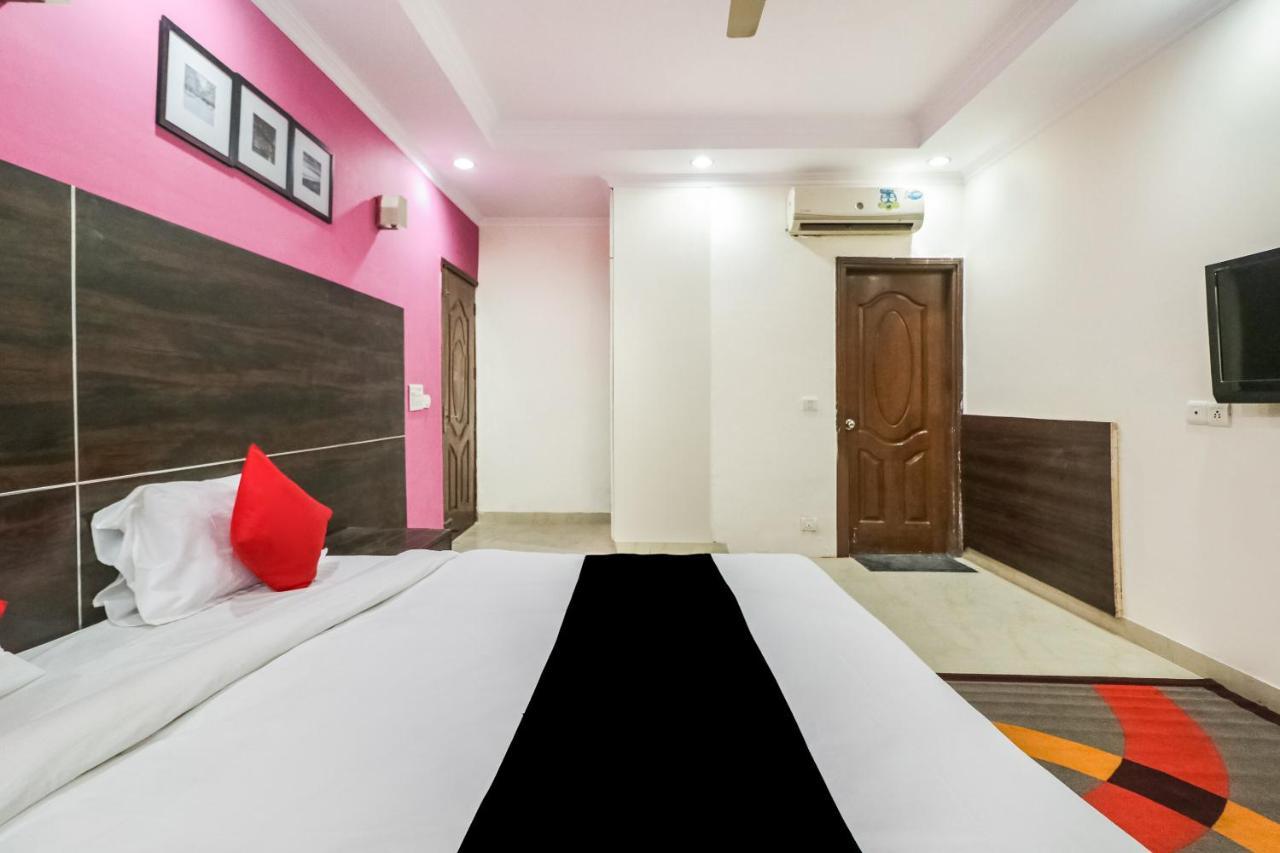 Capital O Hotel Bms Near Appu Ghar Гургаон Экстерьер фото